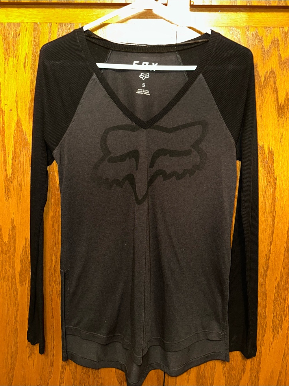 Fox Women’s Black Long-Sleeve V-Neck Logo Tee